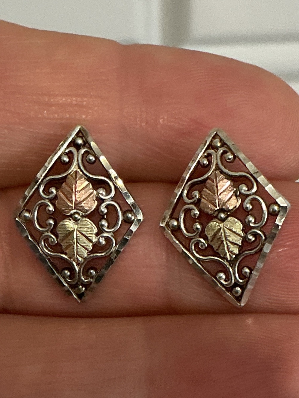 C.Co BLACK HILLS GOLD 925 12K Scrollwork Filigree Leaf Earrings
